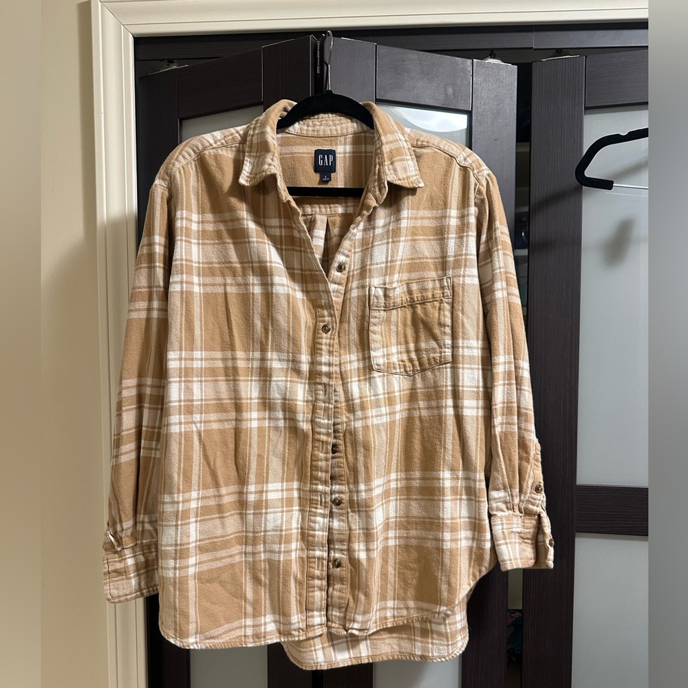 GAP women’s Casual tan Plaid flannel